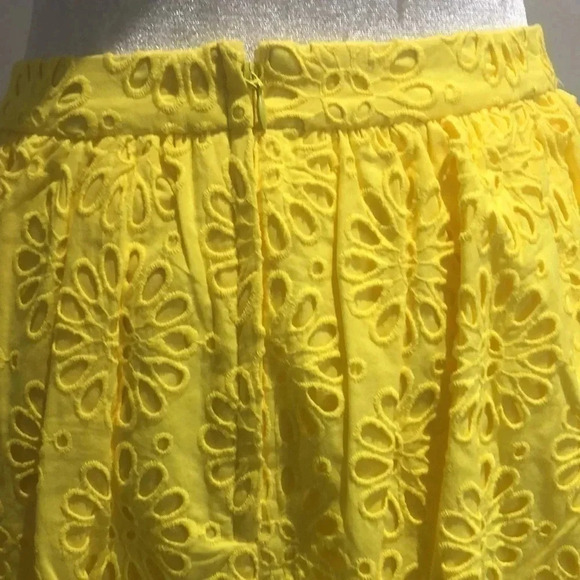 Lilly Pulitzer Leah skirt Resort Yellow oversized pinwheel eyelet Sz 2 New with - Picture 5 of 10
